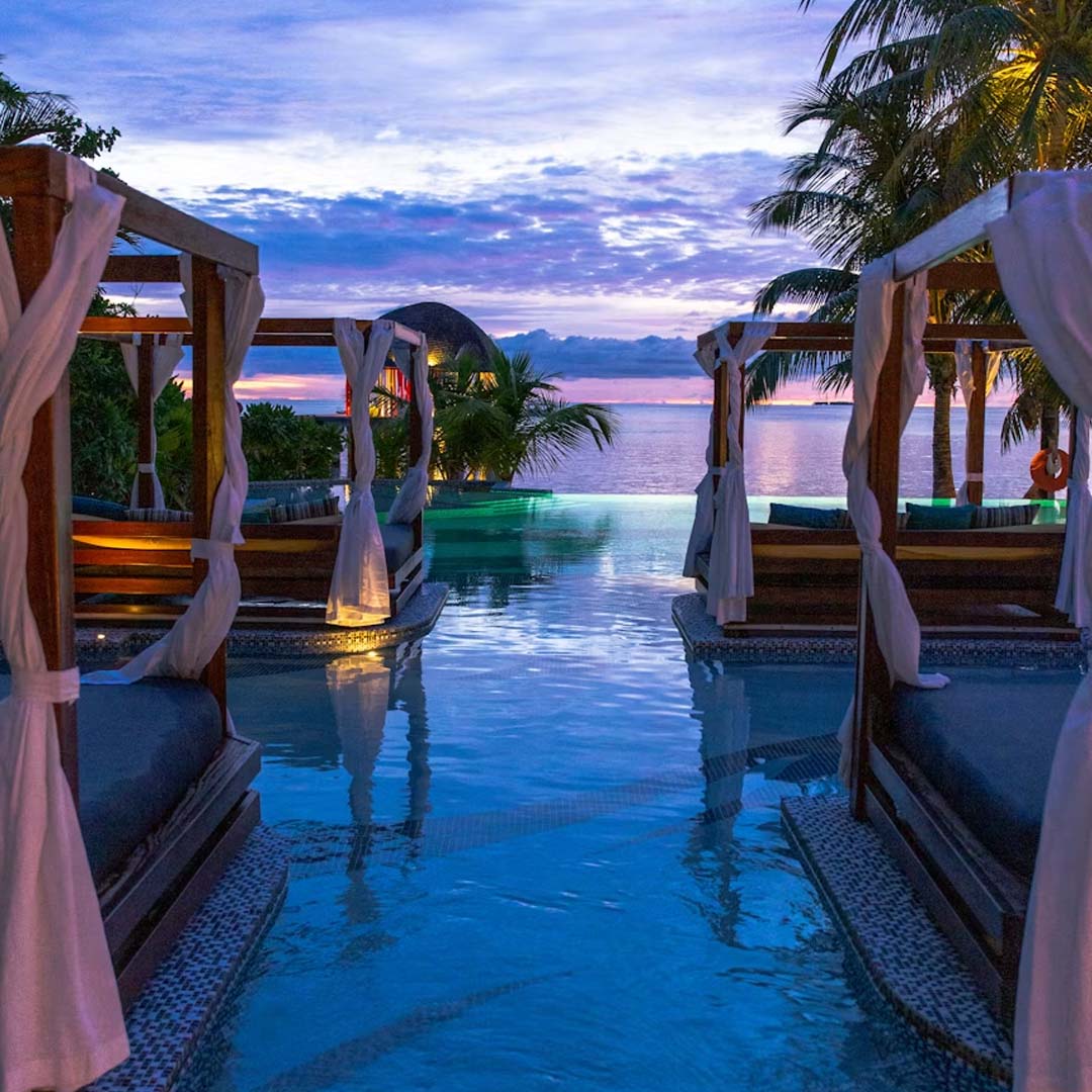 luxury hotels vs charter yachts
