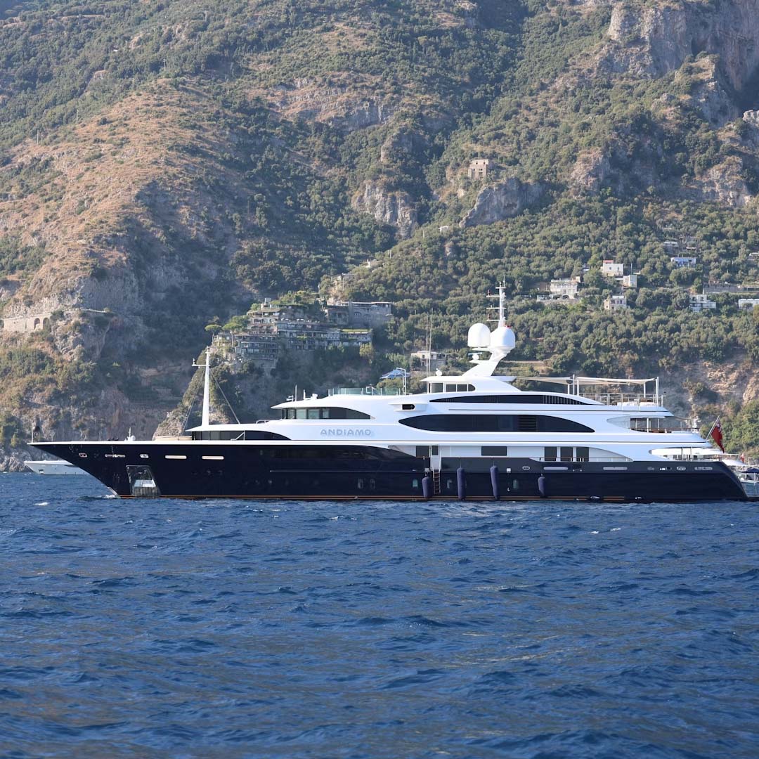 How Much Does It Cost to Charter a Superyacht